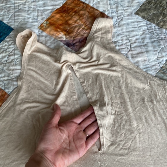 **SOLD** Varley workout tank - Picture 7 of 7